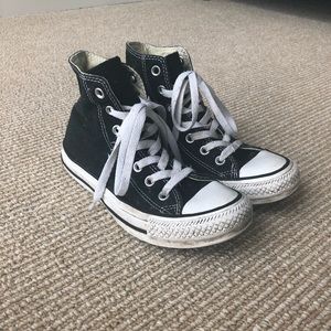 Black Hightop Converse Women’s 6